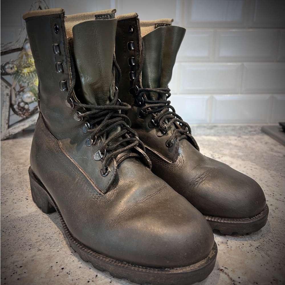 🔥 Vintage KINGTREADS Leather Work / Logging Boots – Approx Men’s 7 / Women’s 9 🔥